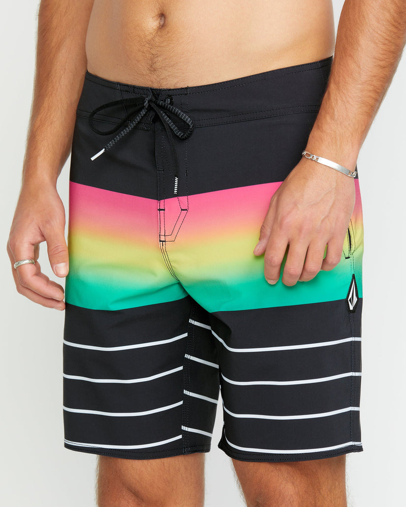 Quarta Fade Mod 19" Boardshorts - NEW BLACK